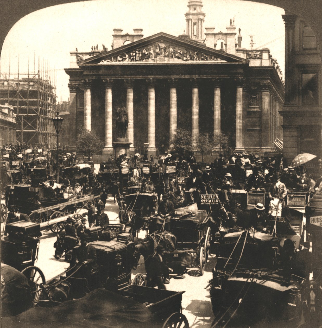 The Royal Exchange, Londyn, 1896. autorstwa Works and Sun Sculpture Studios