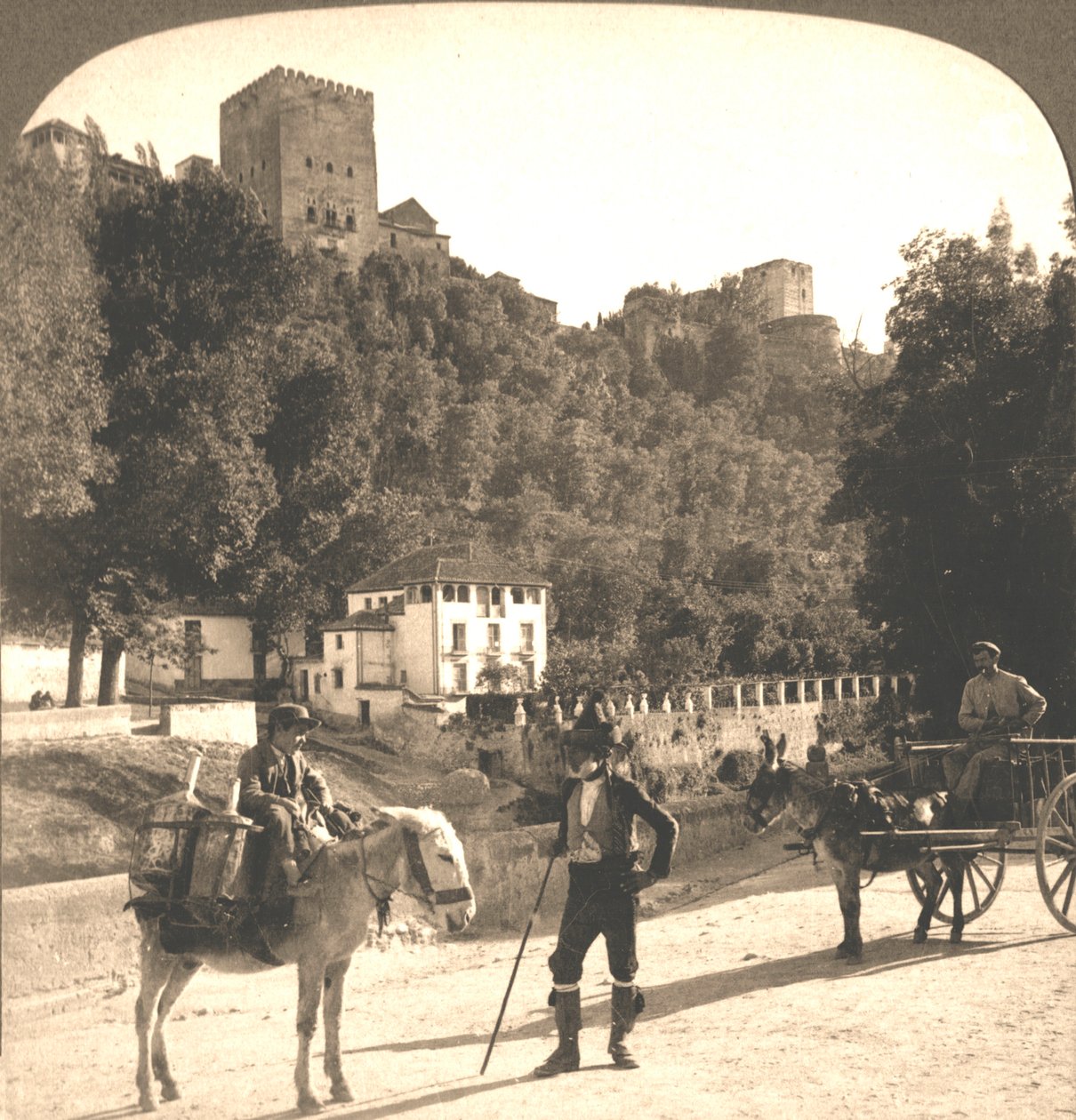 Mury i wieże Alhambry, Granada, Hiszpania, 1896 r. autorstwa Works and Sun Sculpture Studios
