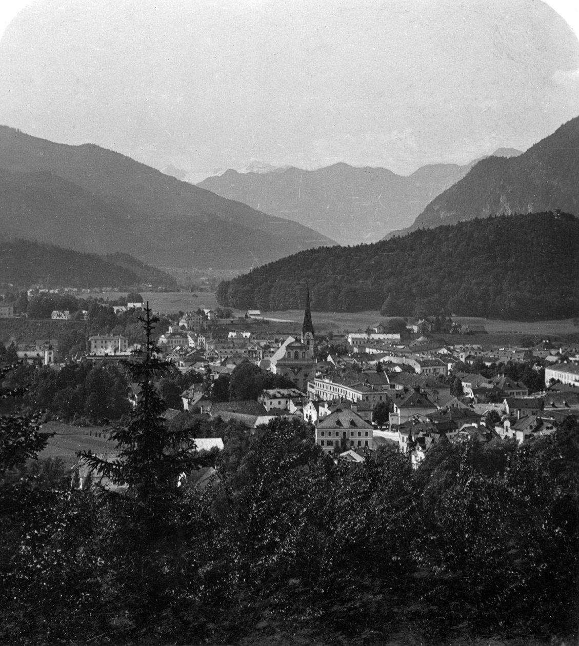 Bad Ischl, u podnóża Hoher Dachstein, Salzkammergut, Austria, ok. 1900. autorstwa Wurthle and Sons