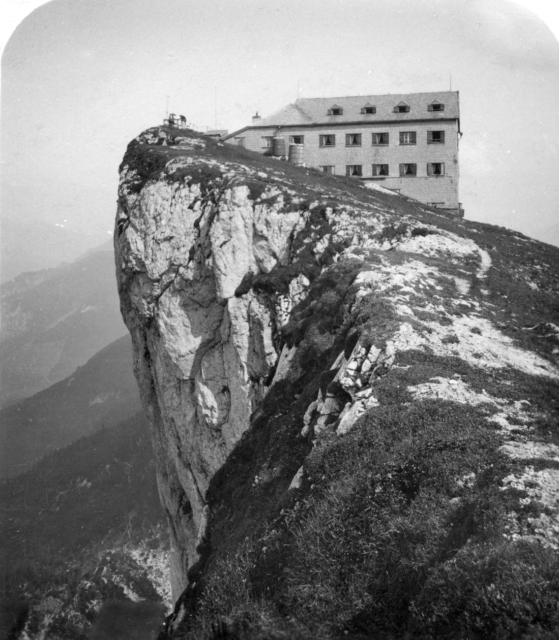 Hotel na szczycie góry Schafberg, Salzkammergut, Austria, ok. 1900. autorstwa Wurthle and Sons