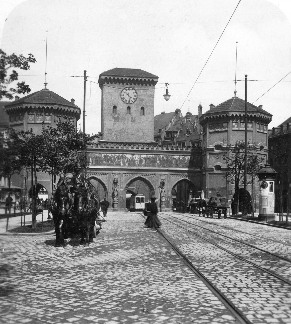 Isartor Isar Gate, Monachium, Niemcy, ok. 1900. autorstwa Wurthle and Sons