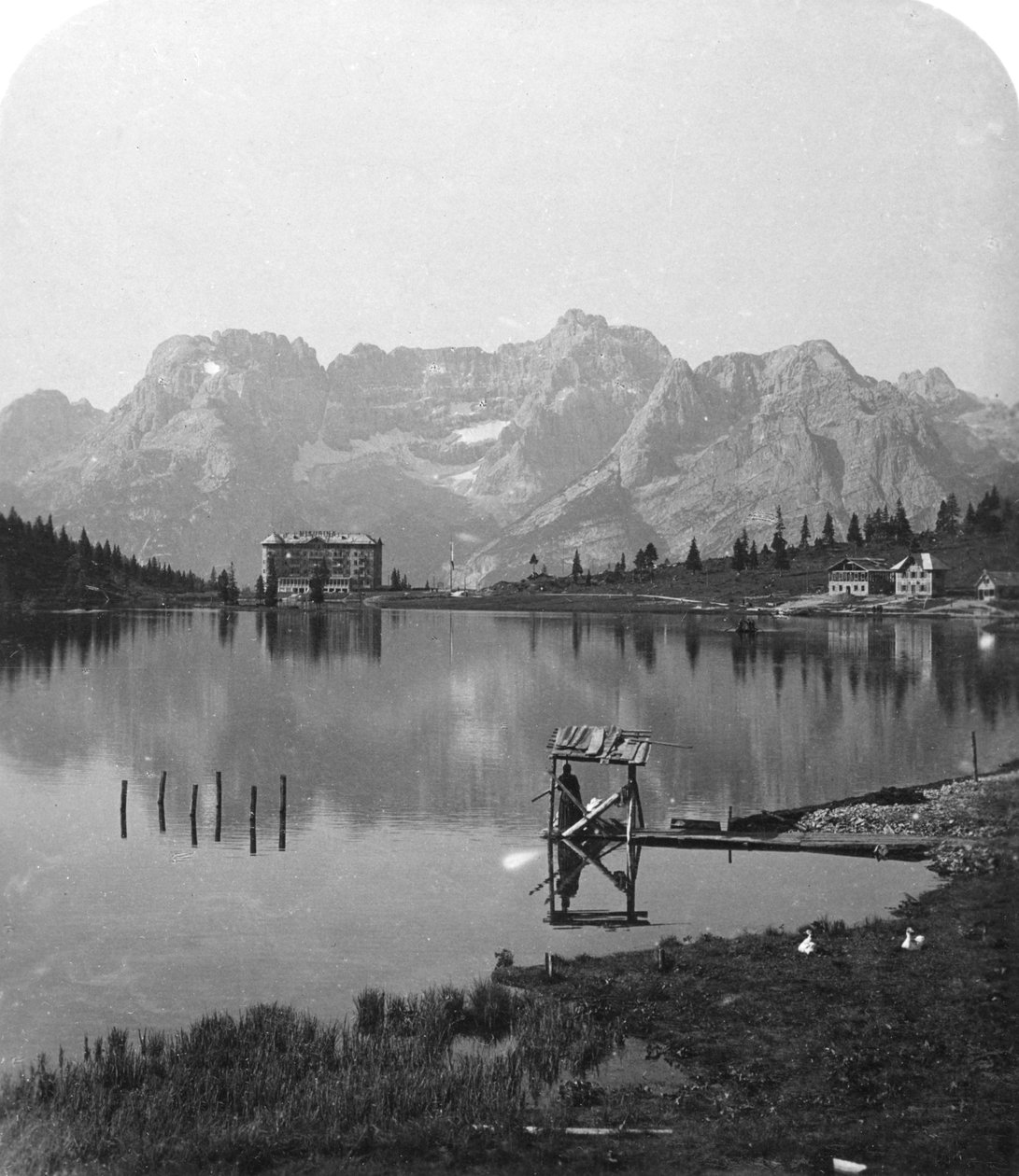 Jezioro Misurina, szczyty Sorapiss i Dolomity, Włochy, ok. 1900. autorstwa Wurthle and Sons