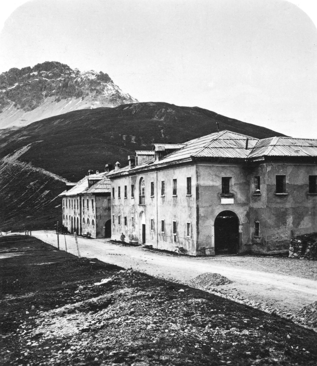 Santa Maria, na przełęczy Umbrail, Tyrol, ok. 1900. autorstwa Wurthle and Sons