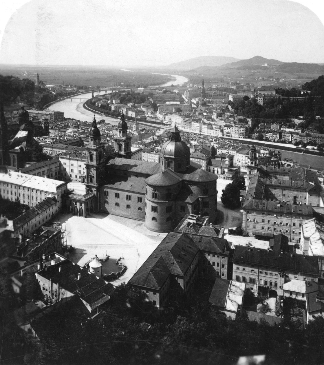 Widok Salzburga z twierdzy Hohensalzburg, Salzburg, Austria, c1900 autorstwa Wurthle and Sons