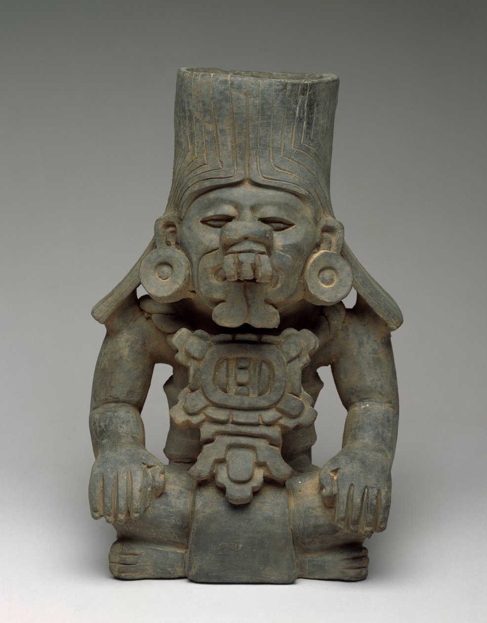 Urna pogrzebowa z siedzącym bogiem, 200 BC-AD 200 (ceramiczne) autorstwa Zapotec