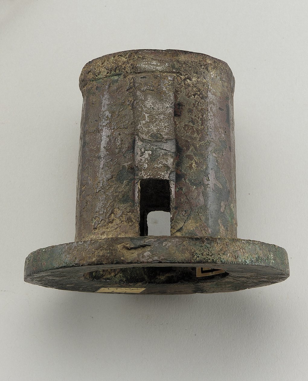 Okucie rydwanu: zaślepka osi (brąz) autorstwa Zhou Dynasty Chinese School