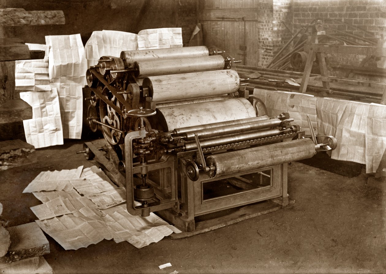 Prasa drukarska: rotacyjna do druku gazet, ok. 1900 (zdjęcie czarno-białe) autorstwa . .