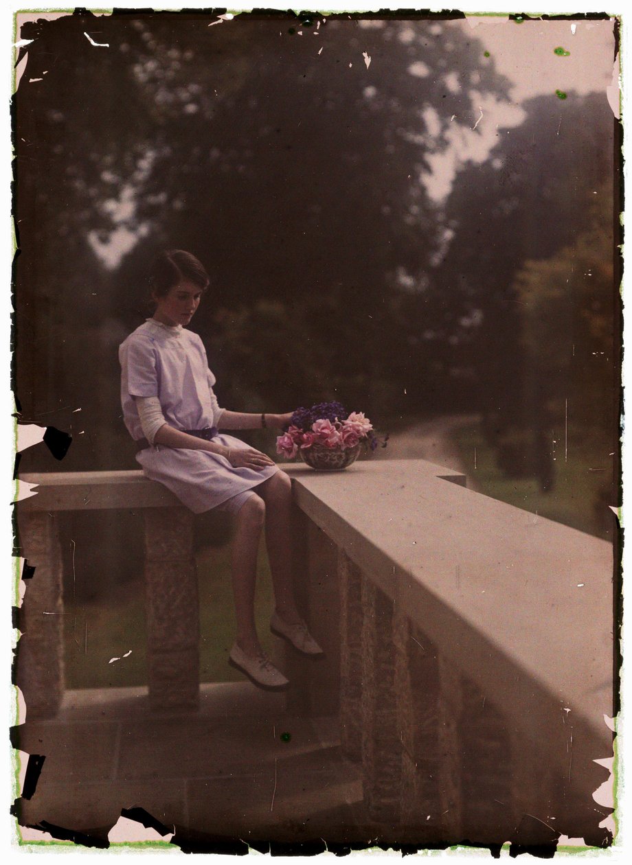 Autochromia młodej dziewczyny, ok. 1910 autorstwa Frederick (attr. to) Barnard