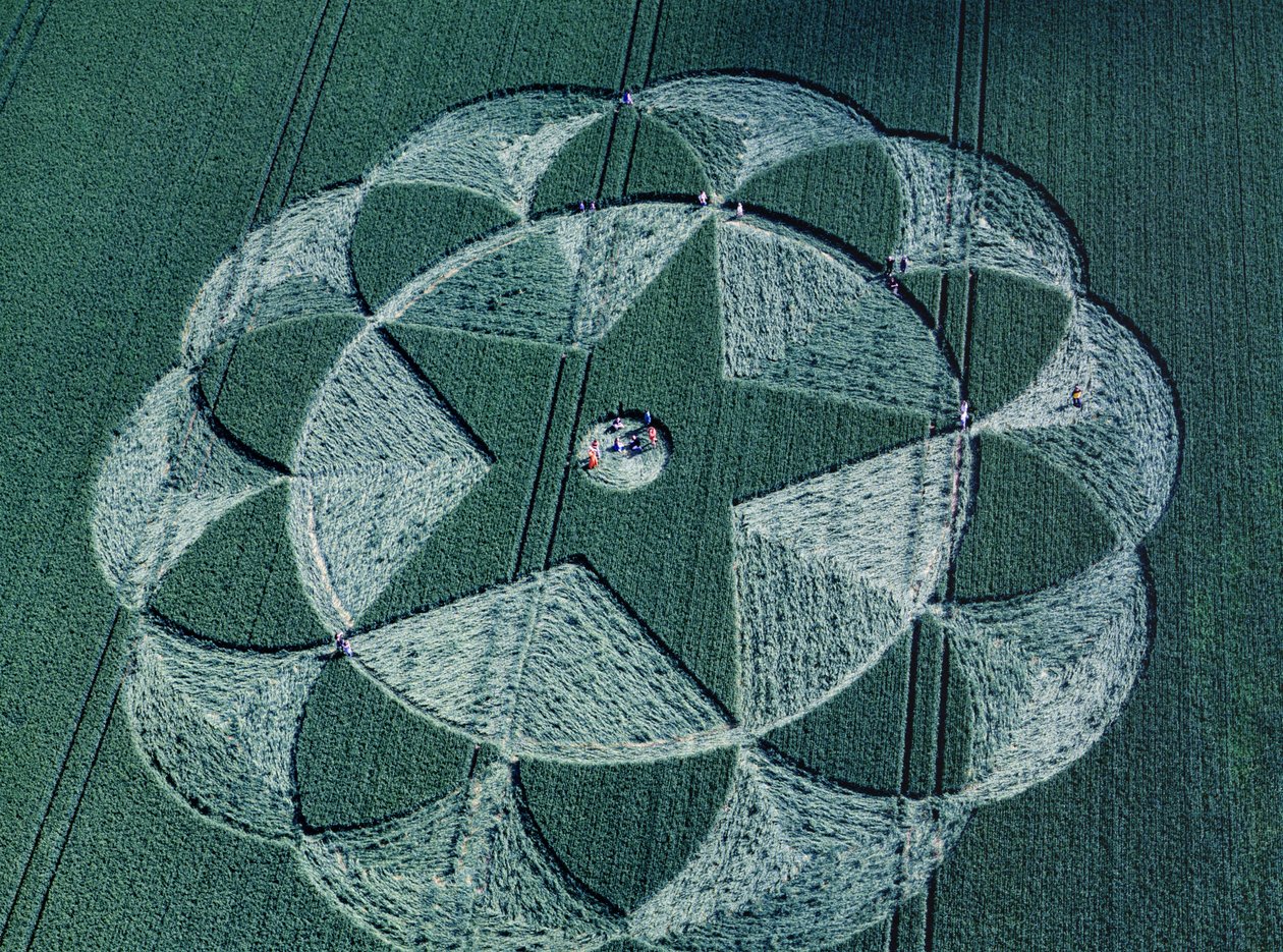 Krąg zbożowy na polu jęczmienia, Avebury Trusloe, Wiltshire, 20 czerwca 1998 (zdjęcie lotnicze) autorstwa Ferdinand Georg Waldmuller