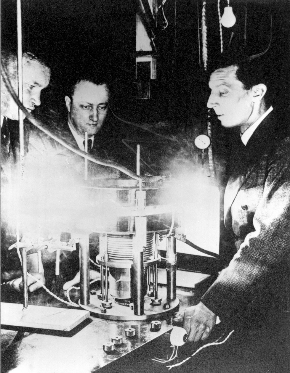 Frederic Joliot, Hans Halban i Lew Kowarsky, c autorstwa Ferdinand Georg Waldmuller