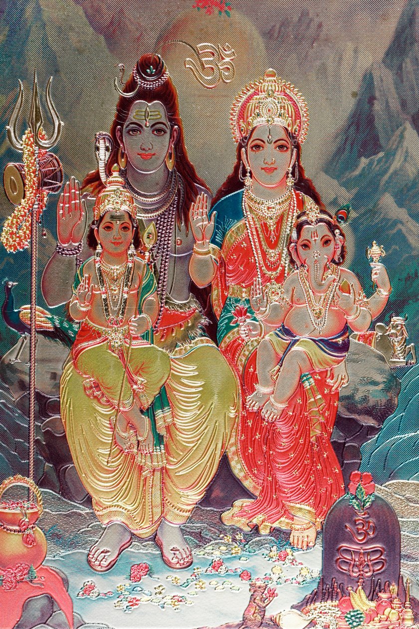 Bóg Shiva i Bogini Parvati z synem Ganesha. autorstwa . .
