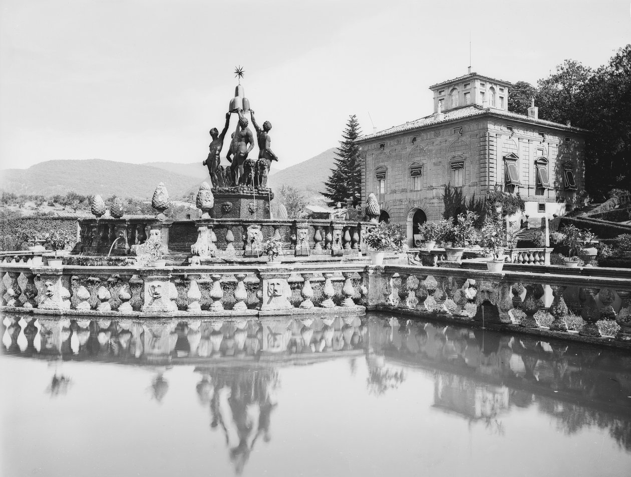Główna fontanna w Villa Lante w Bagnaia na obrzeżach Viterbo. autorstwa Henry Charles Fehr