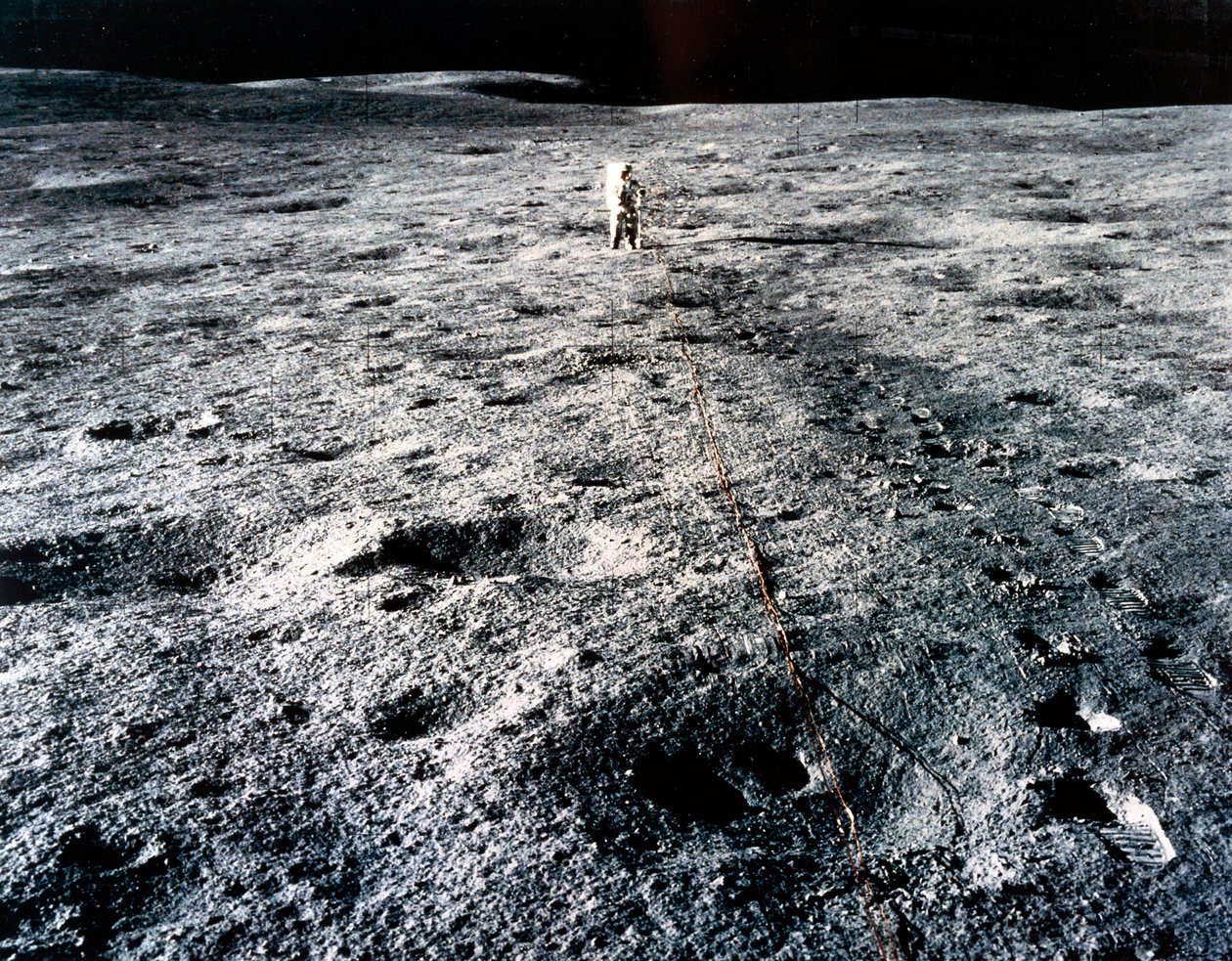 Załogowy lot kosmiczny, USA, Apollo 14 Apollo 14 astronauta Edgar Mitchell na Księżycu autorstwa Frederick (attr. to) Barnard