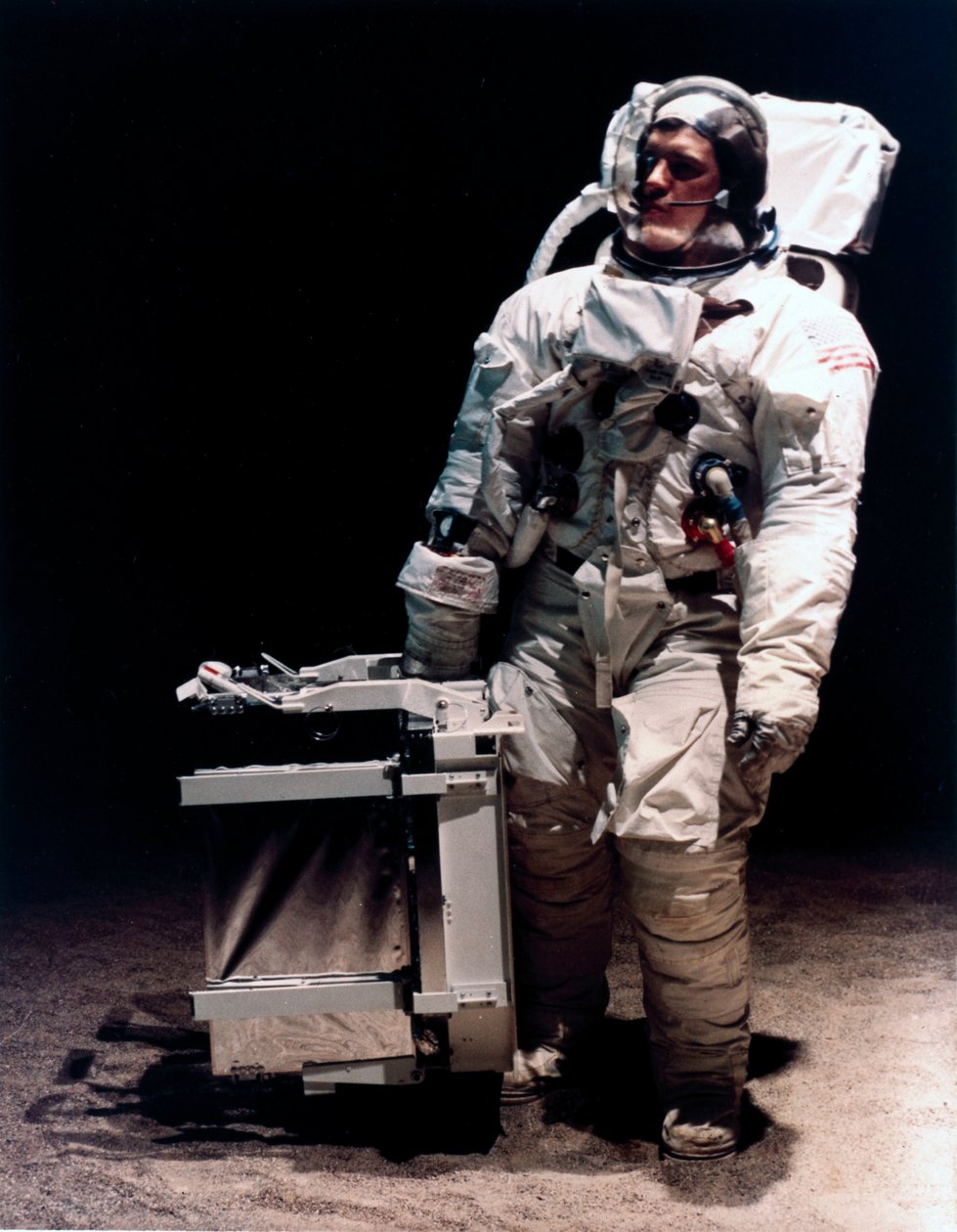 Załogowy lot kosmiczny, USA, Apollo, generał Retroreflektor laserowy Apollo do pomiaru odległości autorstwa Ferdinand Georg Waldmuller