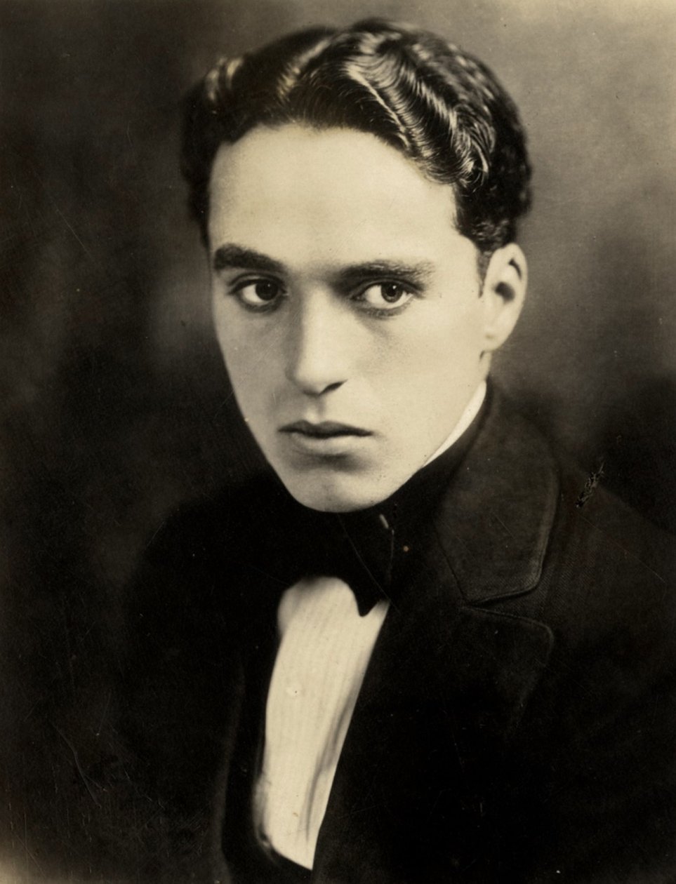 Portret Charliego Chaplina, ok. 1930 r. 1918 (zdjęcie w sepii) autorstwa Hippolyte Lalaise Devéria