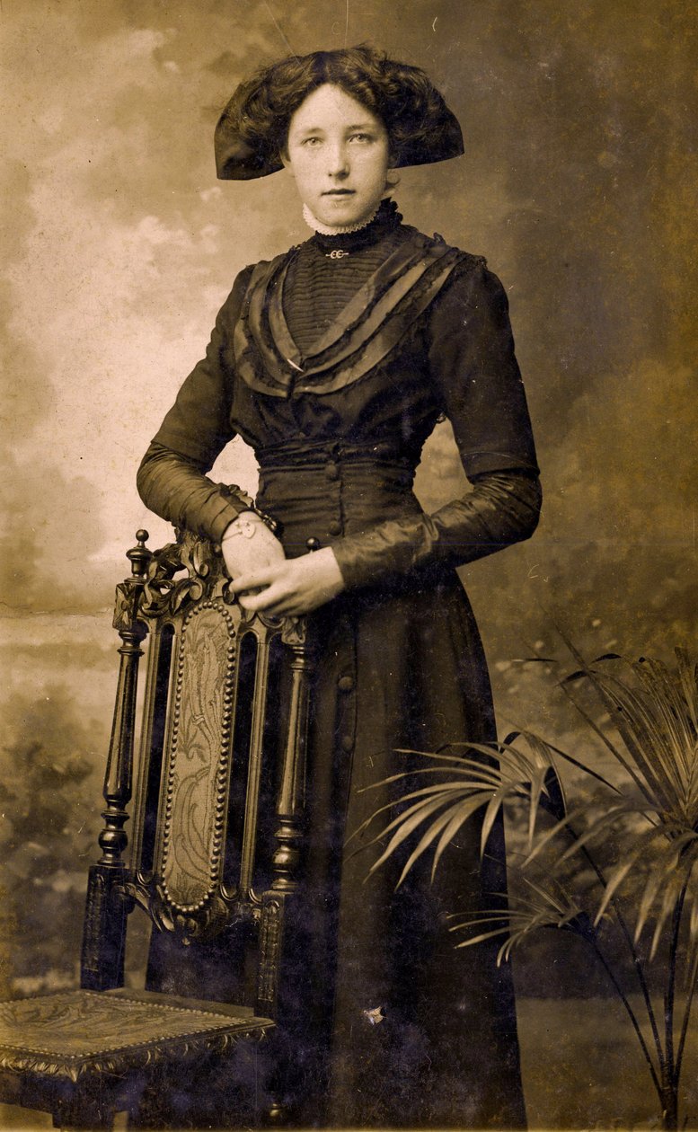 Portret kobiety edwardiańskiej, Eastbourne ok. 1908 (zdjęcie) autorstwa . .