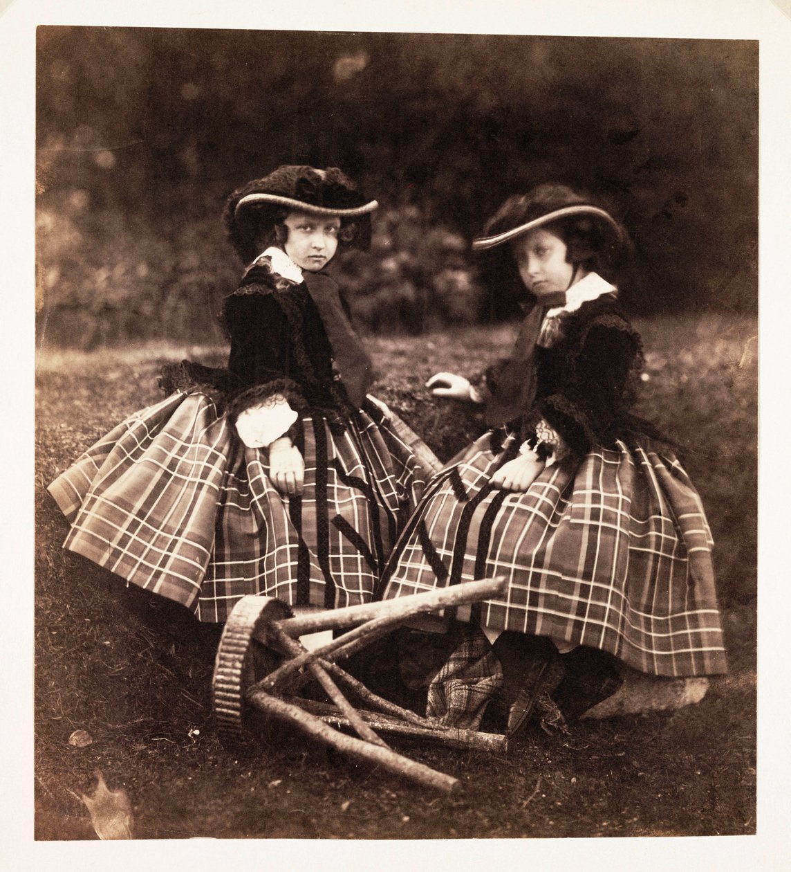 Księżniczka Helena i Księżniczka Louise autorstwa Frederick (attr. to) Barnard