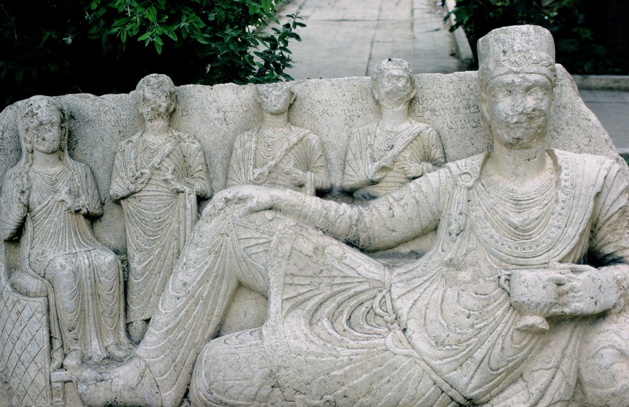 Relief przedstawiający rodzinę palmiryjską, prawdopodobnie ok. X-VIII w. p.n.e. (kamień) autorstwa Hippolyte Lalaise Devéria