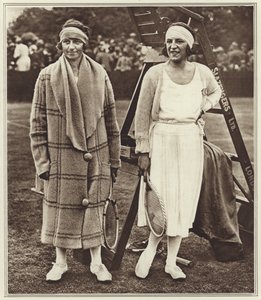 Kitty Godfree i Suzanne Lenglen (czarno-białe zdjęcie) autorstwa (after) English photographer
