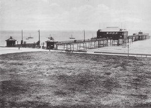 Molo w Lytham (zdjęcie czarno-białe) autorstwa (after) English photographer