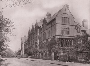 Manchester: Dalton Hall (zdjęcie czarno-białe) autorstwa (after) English photographer