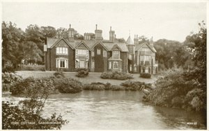 York Cottage, Sandringham (czarno-białe zdjęcie) autorstwa (after) English photographer