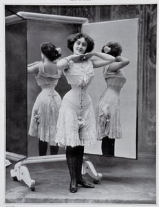 Model przedstawiający gorset Thylda, fot. Félix - w „Les Modes”, grudzień 1907. autorstwa (after) Felix Studio