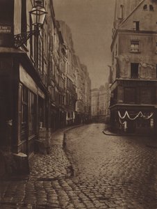 Rue Saint-Honore, wzięta ze skrzyżowania Rue de la Lingerie i Rue des Dechargeurs (zdjęcie czarno-białe) autorstwa (after) French Photographer
