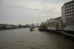 Most Londyński nad Tamizą w samym sercu Londynu autorstwa Albert Mansour