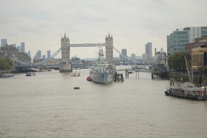 Most Londyński nad Tamizą w samym sercu Londynu