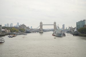 Most Londyński nad Tamizą w samym sercu Londynu autorstwa Albert Mansour