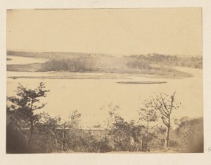 Patrząc w górę rzeki Appomattox, z Point of Rocks autorstwa A.J. Russell