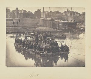 [Tratwa z koców przewożąca artylerię polową i ludzi przez rzekę Potomac].