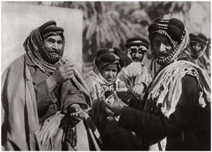 Szejk pijący słynną arabską kawę, Irak, 1925 r.