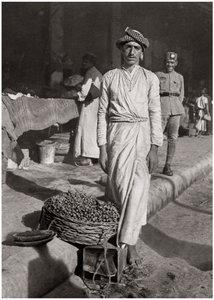 Mały handel, który przynosi niewielkie zyski, Irak, 1925. autorstwa A. Kerim
