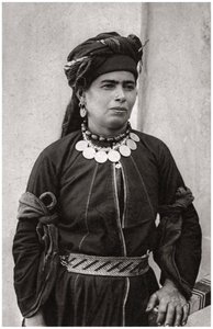 Kurdyjska dama w najlepszym stroju, Irak, 1925