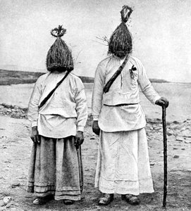 Para chłopców ze słomy, Irlandia, 1922.