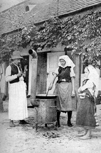 Robienie galaretki w Czinkocie, Węgry, 1922.