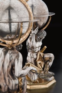 Dwa wyjątkowe globusy ziemskie i niebieskie, wspierane przez Herkulesa i Atlasa, Augsburg autorstwa Abraham Drentwett
