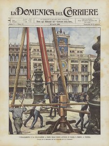 Podnoszenie i umieszczanie nowych anten na Piazza S Marco w Wenecji