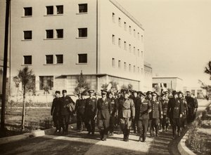 Inauguracja budynków Królewskiego Lotniska „Fausto Pesci” w Bolonii, wybudowanych przez firmę Mauro Toschi fu Ulisse, w obecności Duce Benito Mussoliniego, 24.10.1936 (zdjęcie czarno-białe)