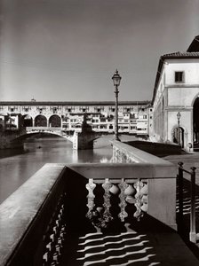Ponte Vecchio, Florencja, Włochy, ok. 1955 (zdjęcie czarno-białe)