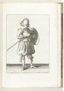 Ćwiczenie Tarcza i Kolec: Żołnierz trzyma Kolec i Tarczę blisko ciała (nr 15), 1618 Nassausche Wapen-Handelinge, van Schilt, Szpiedzy, Rappier i Tarcza : przedstawione beyde figuerlick i oprawione według nowego porządku [z] (...) Maurit autorstwa Adam van Breen