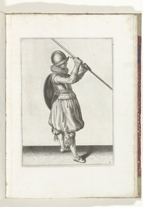 Ćwiczenie z tarczą i kolcem: Żołnierz z wygiętym kolcem w obu rękach i tarczą na grzbiecie (nr 2), 1618 Nassausche Wapen-Handelinge, van Schilt, Szpiedzy, Rappier i Tarcza: ukazani beyde figuerlick i oprawionych według nowego porządku [va autorstwa Adam van Breen