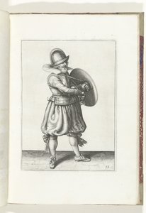 Ćwiczenie z tarczą i kolcem: Żołnierz wyciąga rapier zza tarczy (nr 18), 1618 Nassausche Wapen-Handelinge, van Schilt, Szpiedzy, Rappier i Tarcza: ukazani beyde figuerlick i oprawionych w nowy porządek [z] (...) Maurits v autorstwa Adam van Breen