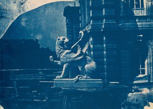Rzeźba gryfa na placu budowy w Marsylii (Rzeźba gryfa na placu budowy w Marsylii)
