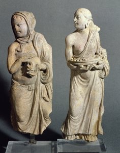 Dwie statuetki stojących mnichów z Haddy, I-IV w. (stiuk)
