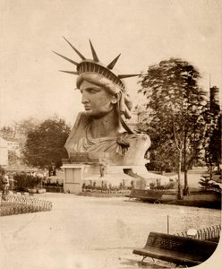 Głowa Statuy Wolności na wystawie w Paryżu 1883 r.