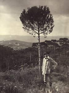 Z albumu "Ricordi fiorentini" (Wspomnienia z Florencji), portret malarza Memo Ghini na wsi, 27.08.1919 (zdjęcie czarno-białe) autorstwa Alberto Fierli