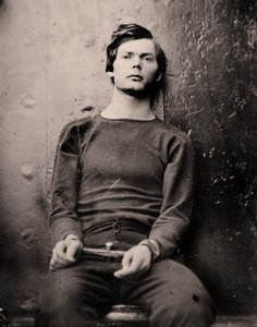 Lewis Powell w żelazkach na nadgarstki na pokładzie USS Saugus, 1865 r